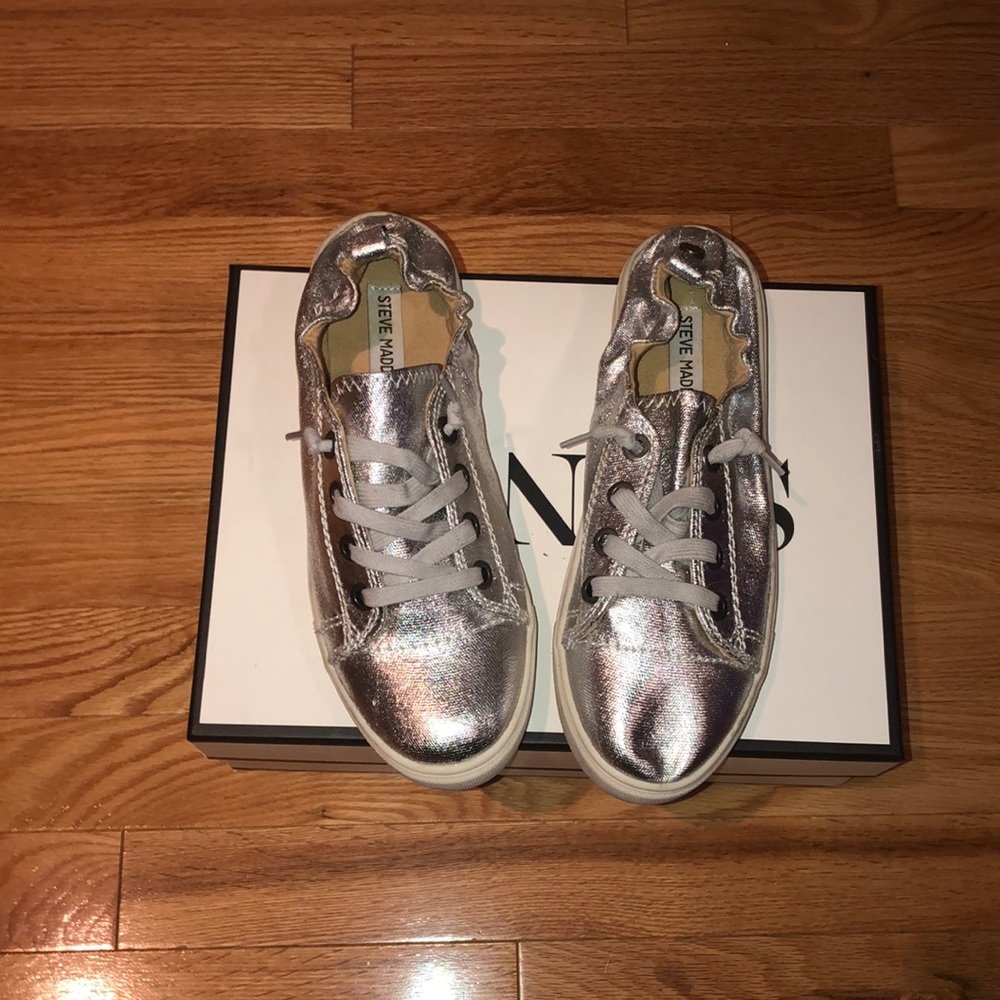 Brand New 8.5 Women Steve Madden Silver Sneakers